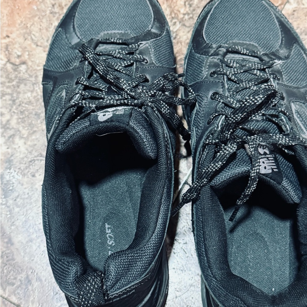Black Athletic New Balance Men's Shoes size 10